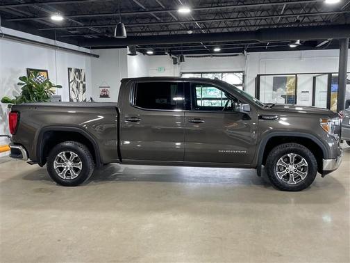 Deep Mahogany Metallic 2020 GMC Sierra 1500 SLE