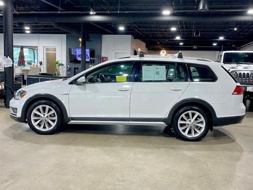 2017 Volkswagen Golf Alltrack TSI S