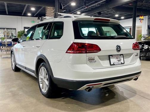 2017 Volkswagen Golf Alltrack TSI S