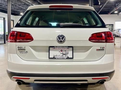 2017 Volkswagen Golf Alltrack TSI S