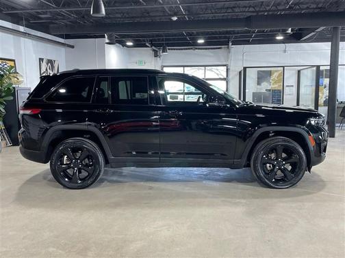 2025 Jeep Grand Cherokee Altitude