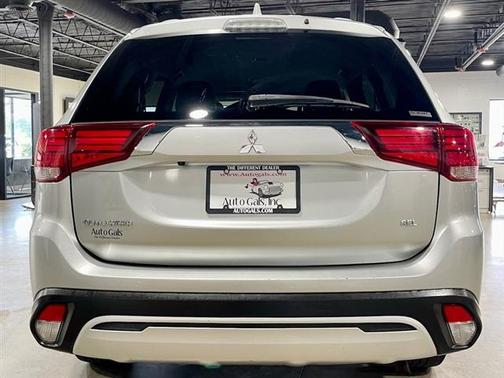 2020 Mitsubishi Outlander SE