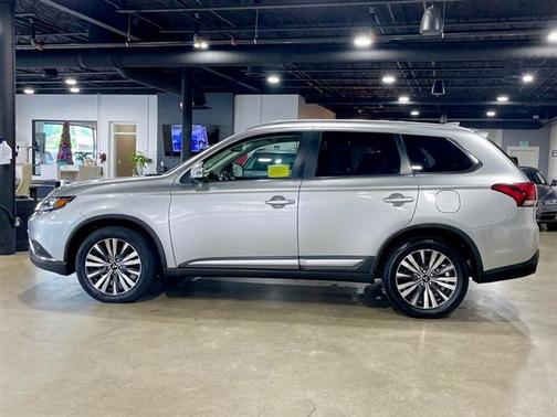 2020 Mitsubishi Outlander SE