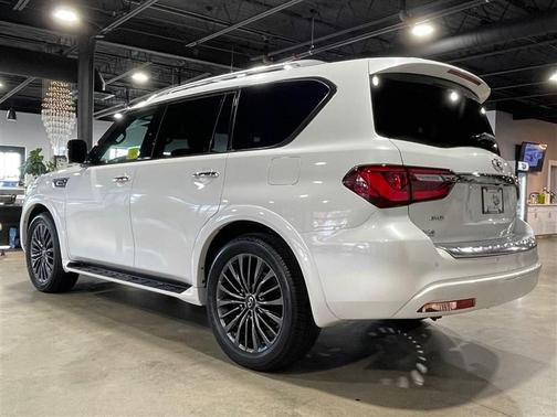 2024 INFINITI QX80 SENSORY AWD