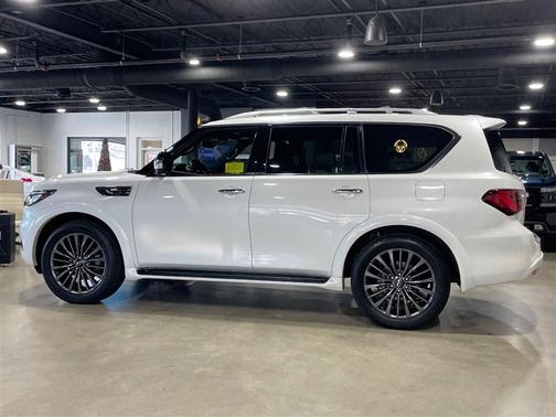 2024 INFINITI QX80 SENSORY AWD