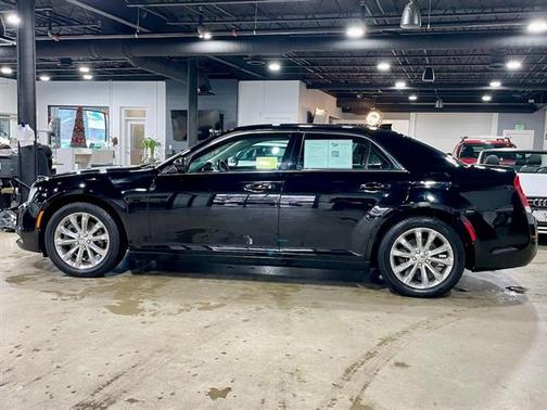 2018 Chrysler 300 Touring