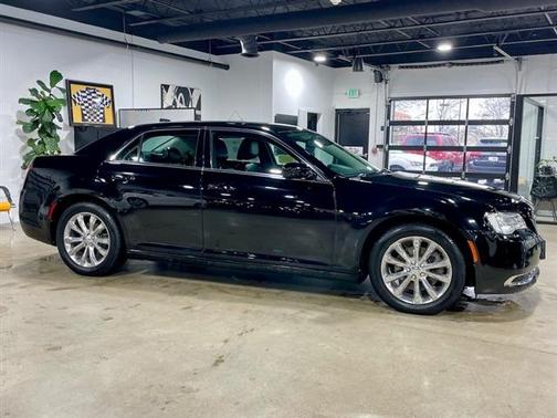 2018 Chrysler 300 Touring