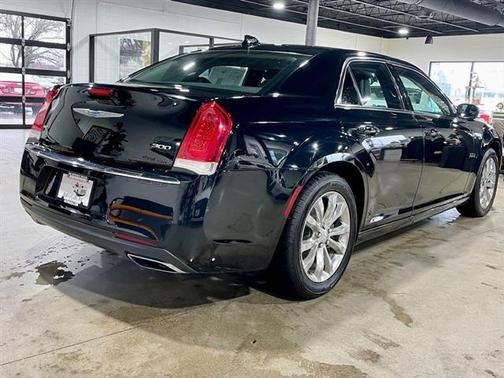 2018 Chrysler 300 Touring