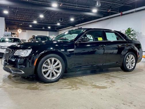 2018 Chrysler 300 Touring
