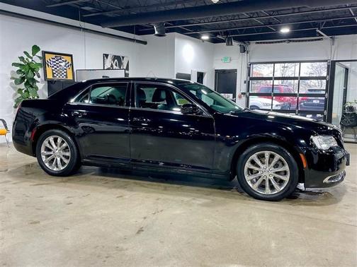 2018 Chrysler 300 Touring