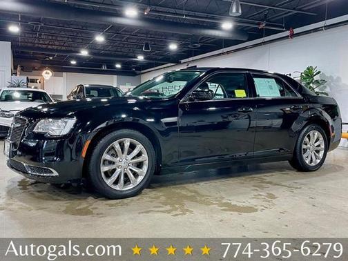 2018 Chrysler 300 Touring