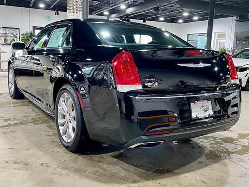 2018 Chrysler 300 Touring