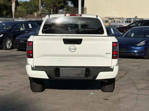 2024 Nissan Frontier SV