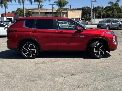 2025 Mitsubishi Outlander PHEV SE
