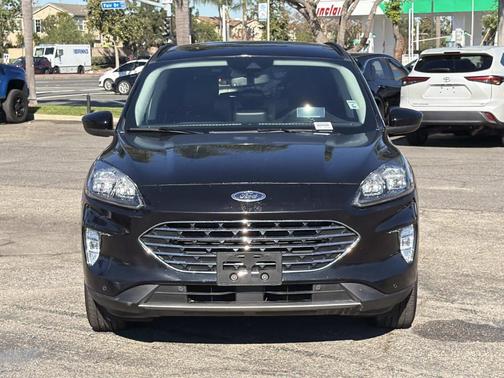 2022 Ford Escape Titanium Hybrid