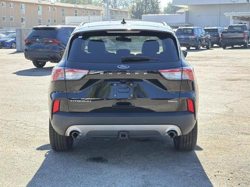 2022 Ford Escape Titanium Hybrid