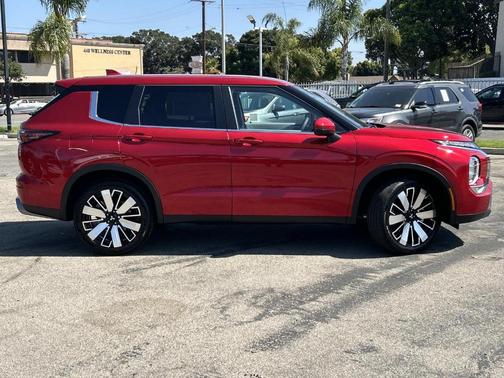 2025 Mitsubishi Outlander SE