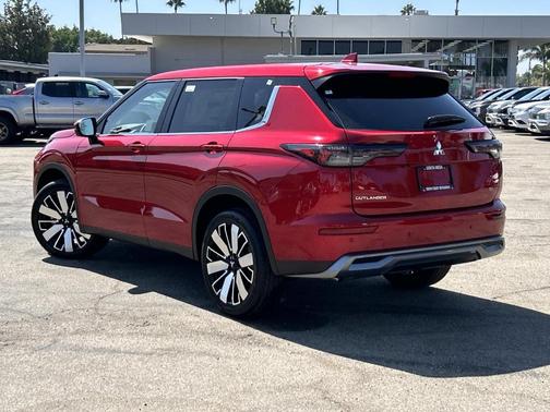 2025 Mitsubishi Outlander SE