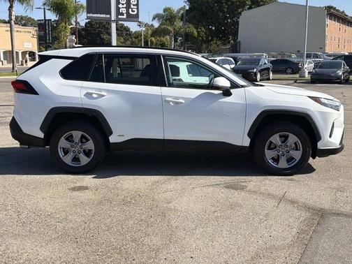 2022 Toyota RAV4 Hybrid XLE