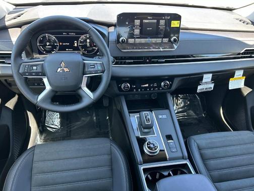 2025 Mitsubishi Outlander PHEV SE