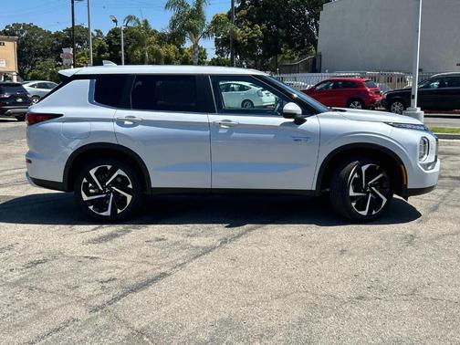 2025 Mitsubishi Outlander PHEV SE