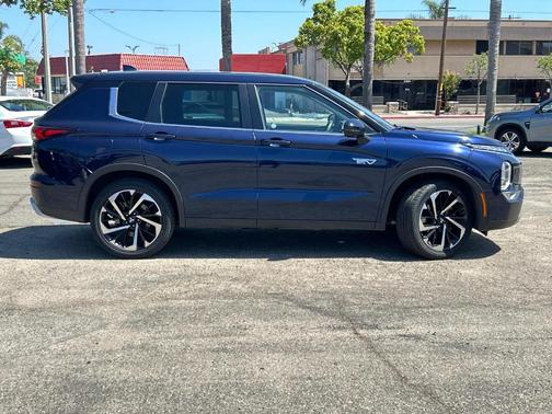 2023 Mitsubishi Outlander PHEV SE