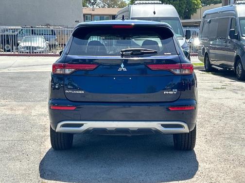 2023 Mitsubishi Outlander PHEV SE