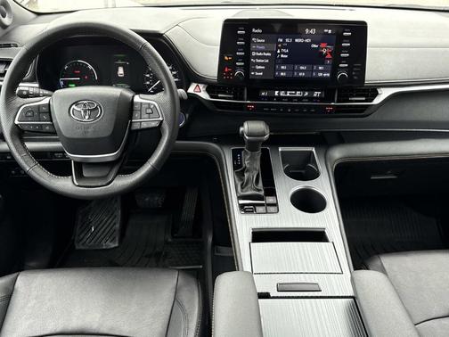 2024 Toyota Sienna Woodland Edition