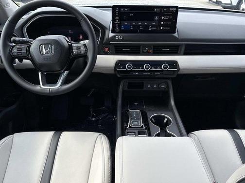 Solar Silver Metallic 2026 Honda Pilot Touring