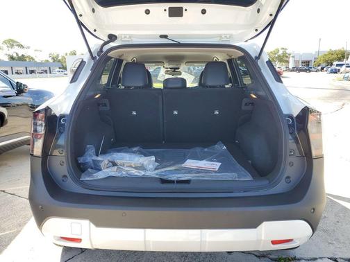 Aspen White Tri 2025 Nissan Kicks SR