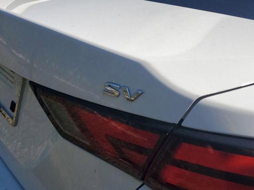Cloud White 2023 Nissan Sentra SV