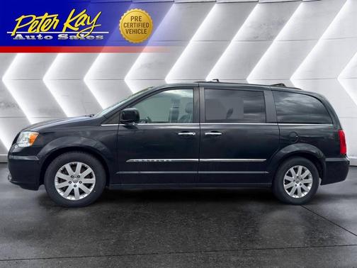 Brilliant Black Crystal Pearlcoat 2015 Chrysler Town & Country Touring