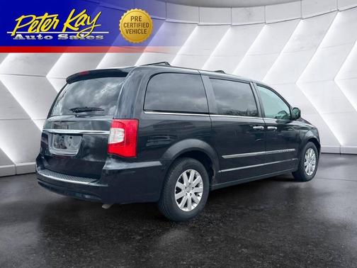 Brilliant Black Crystal Pearlcoat 2015 Chrysler Town & Country Touring