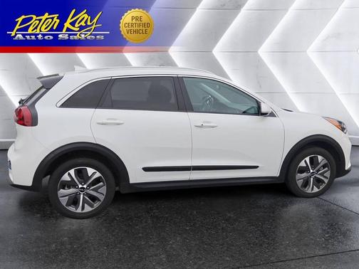 Snow White Pearl 2022 Kia Niro EV EX