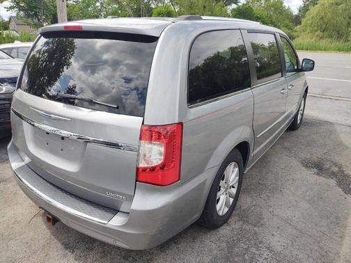 2015 Chrysler Town & Country Limited Platinum