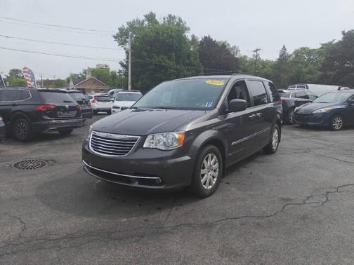 Brilliant Black Crystal Pearlcoat 2015 Chrysler Town & Country Touring
