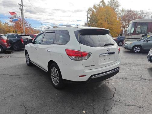 2016 Nissan Pathfinder SV