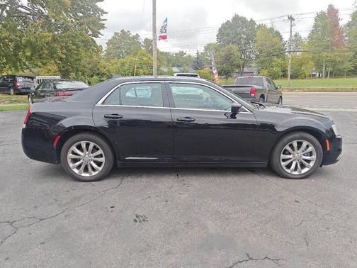 2018 Chrysler 300 Touring