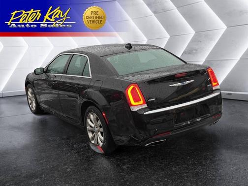 2018 Chrysler 300 Touring