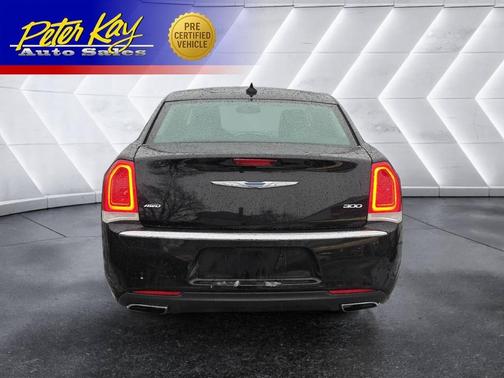 2018 Chrysler 300 Touring