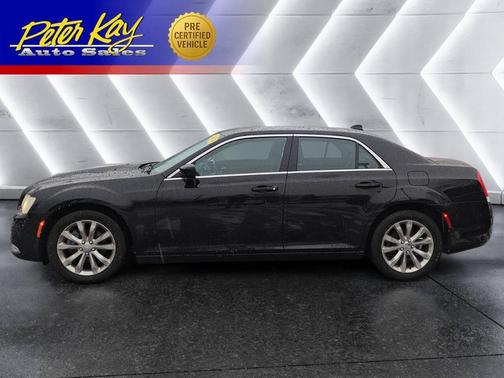 2018 Chrysler 300 Touring