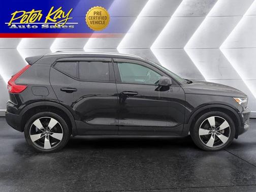 2019 Volvo XC40 T5 Momentum