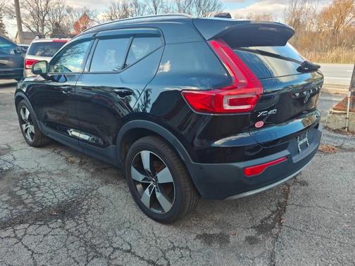 2019 Volvo XC40 T5 Momentum
