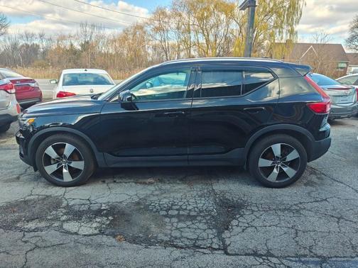 2019 Volvo XC40 T5 Momentum