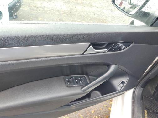 2015 Volkswagen Passat 1.8T Limited Edition