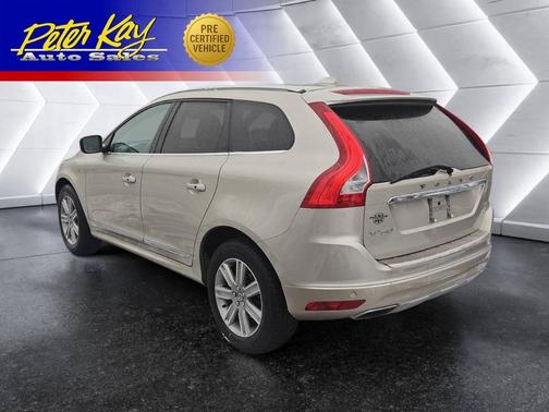 Luminous Sand Metallic 2017 Volvo XC60 T5 Inscription
