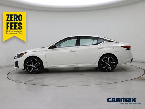 White 2025 Nissan Altima SR