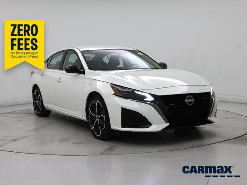 White 2025 Nissan Altima SR