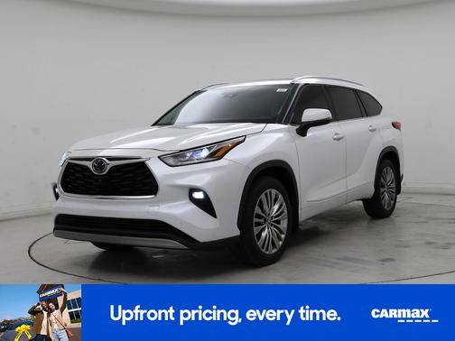 White 2022 Toyota Highlander Platinum