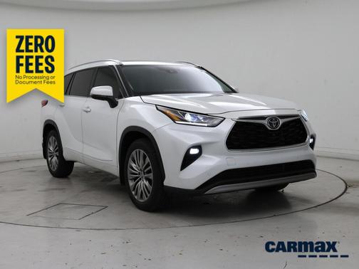 White 2022 Toyota Highlander Platinum